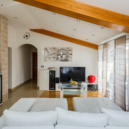 Selak Apartment Split