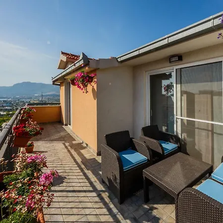 Selak Apartment Split