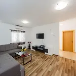 Апартаменты Selak