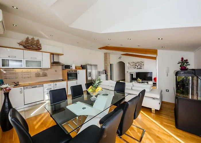 Апартаменти Selak *