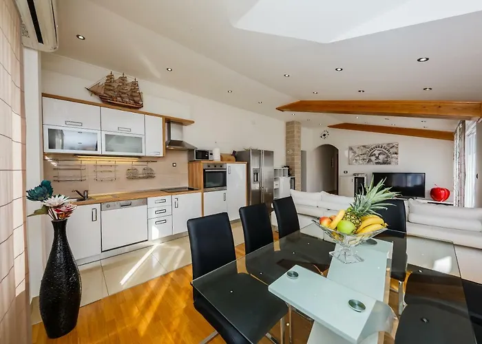 Апартаменти Selak *