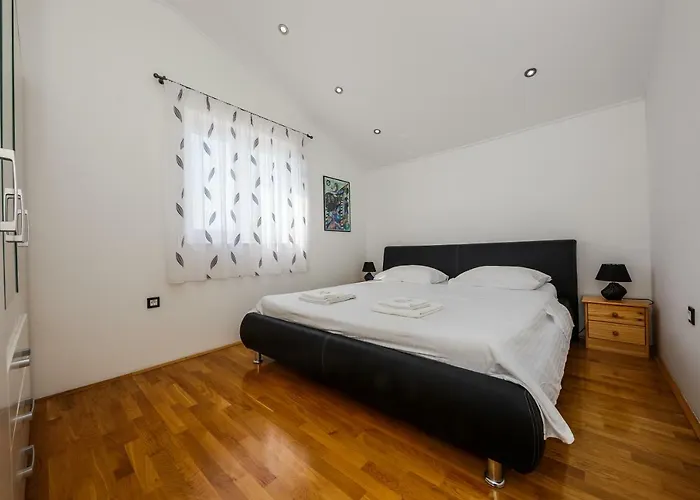 Апартаменти Selak *