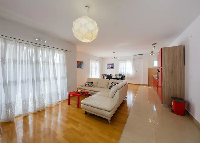 Апартаменти Selak