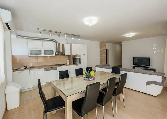 Апартаменти Selak *