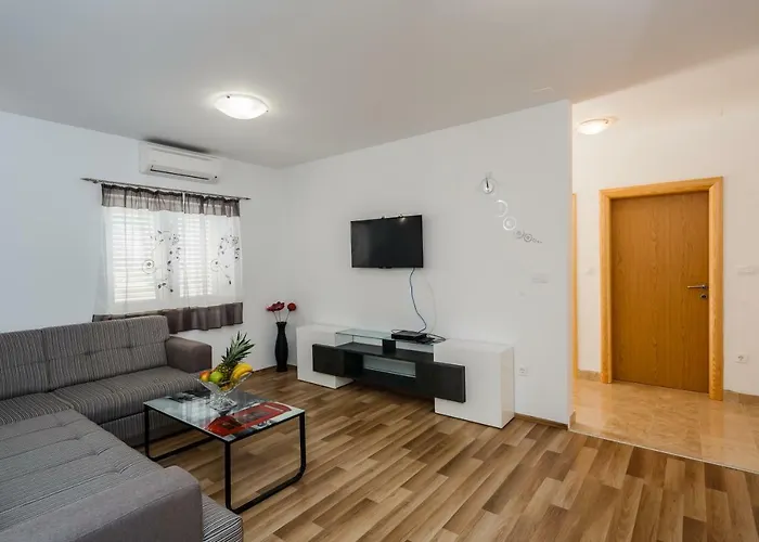 Апартаменти Selak