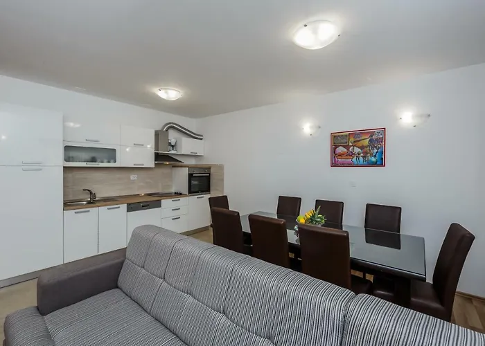 Апартаменти Selak Спліт