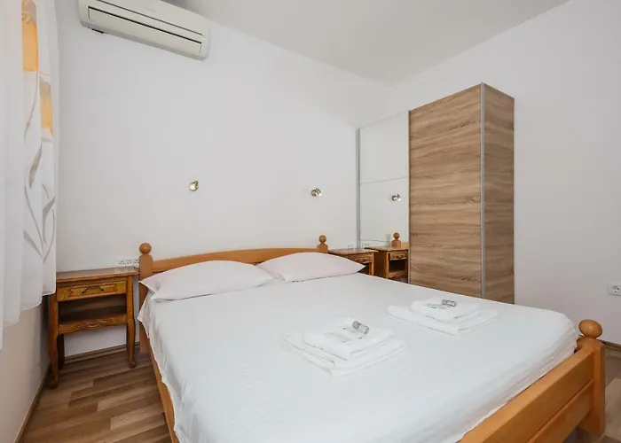 Апартаменти Selak